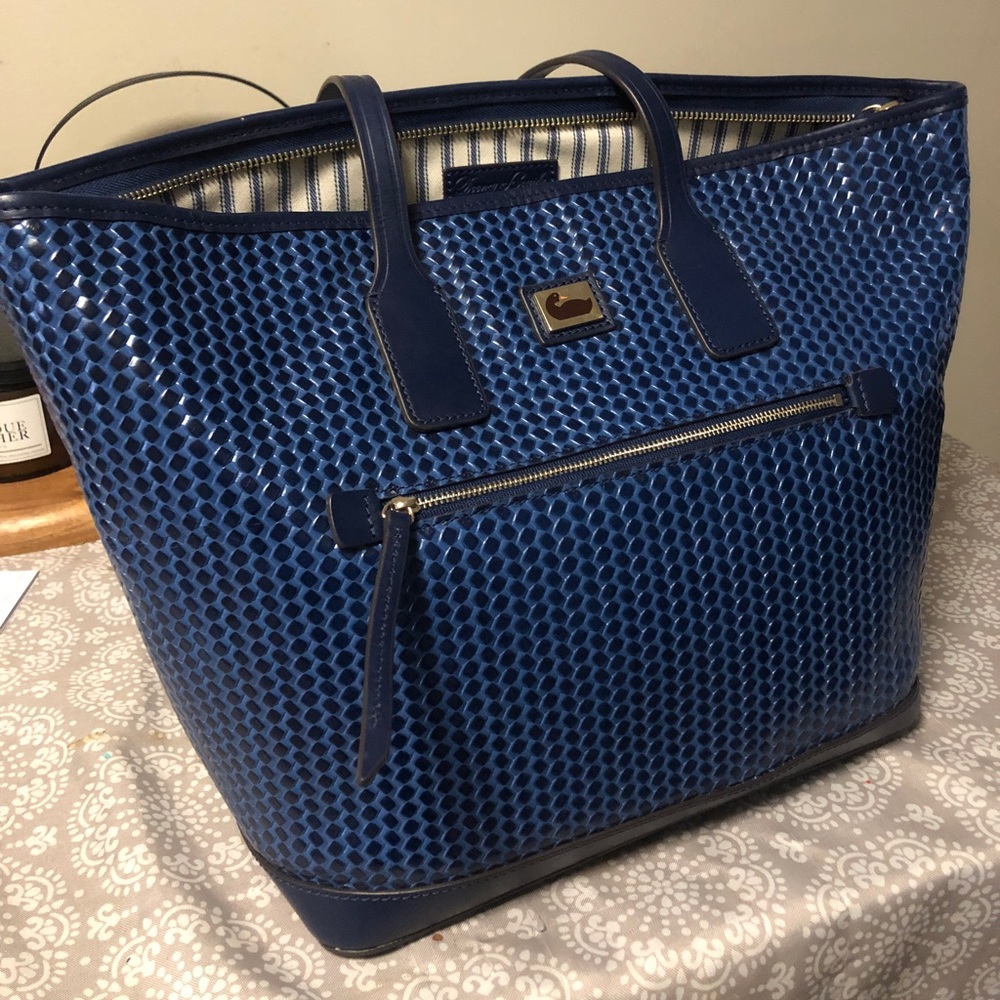 DOONEY & BOURKE PURSE NEW